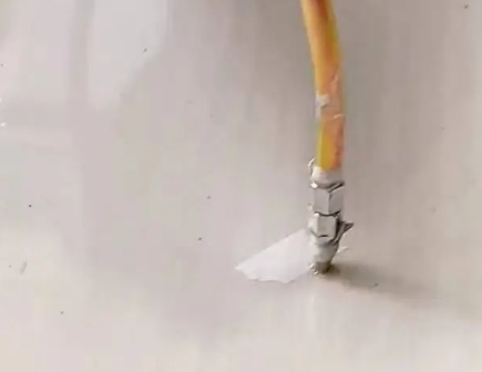 重庆县瓷砖空鼓维修公司专业解答在瓷砖铺贴过程中，如果使用的砂料过粗（如全部使用了粗砂），可能会导致以下问题